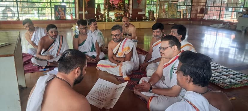 Varthur Gurukula students and teachers